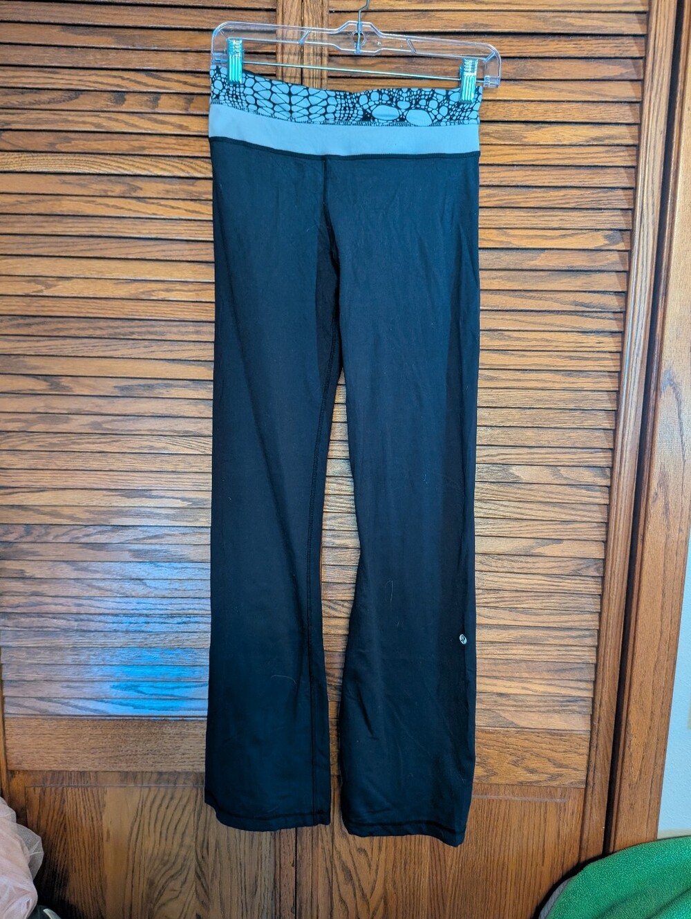 Lululemon flare yoga pants With Black And White Waistband Women's Size 4